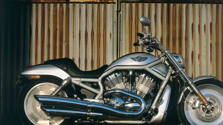 Side Pose of Harley Davidson VRSCA V-Rod 2003